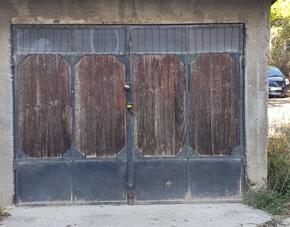 Дава се под наем Гараж / Паркомясто в Благоевград, Идеален център - 14 кв.м за 61.2 € - Снимка #1