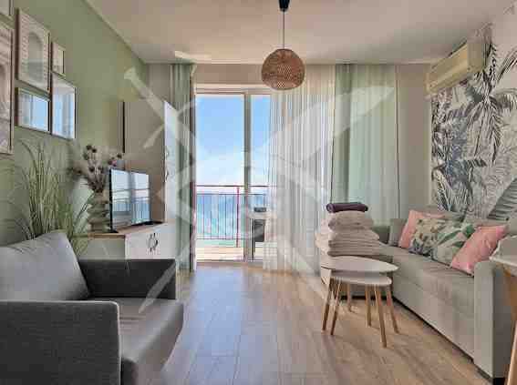 Двустаен апартамент в к.к. Елените - 60 кв.м за 1105 €/кв.м - Снимка #1