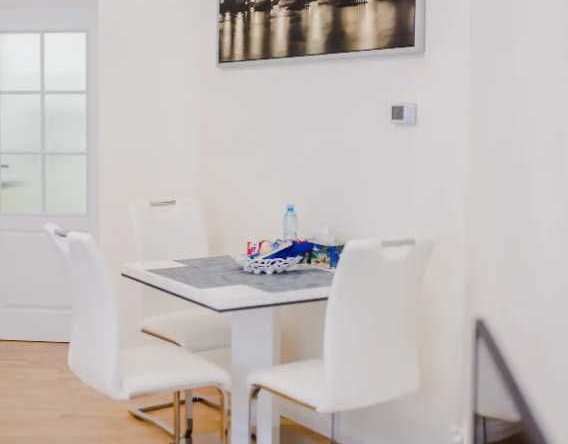 Дава се под наем Двустаен апартамент в Пловдив, Център - 60 кв.м за 289.17 € - Снимка #1