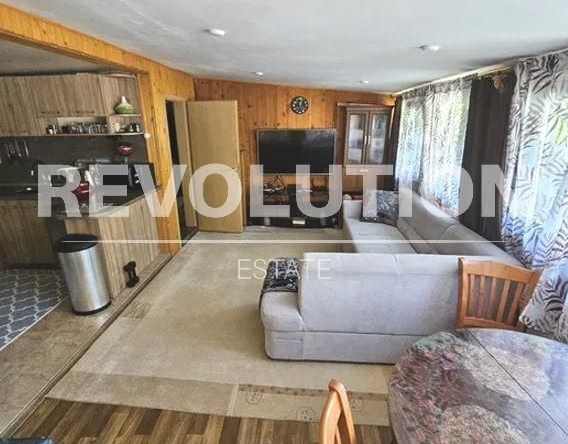 Дава се под наем Къща в Варна, Цветен квартал - 80 кв.м за 1225 € - Снимка #1