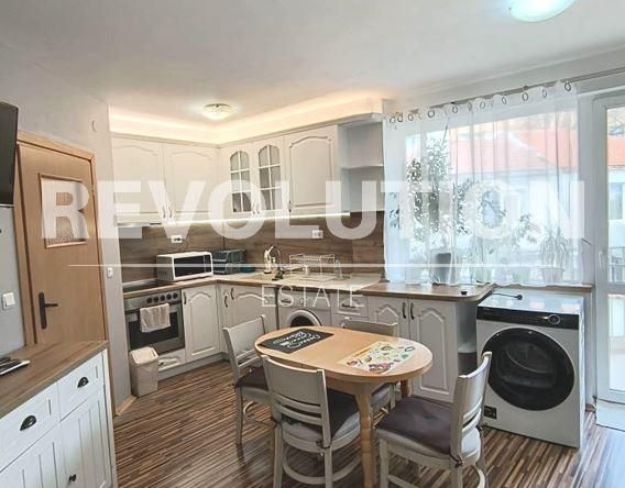 Дава се под наем Тристаен апартамент в Варна, Трошево - 82 кв.м за 500 € - Снимка #1