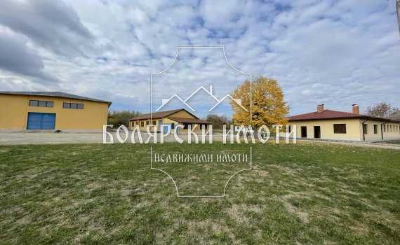 Промишлена сграда в с. Плаково, Област Велико Търново - 5000 кв.м за 70 €/кв.м - Снимка #1