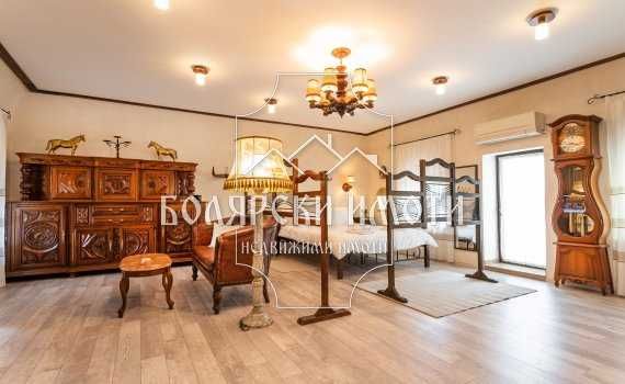 Къща в Велико Търново, Стара част - 180 кв.м за 1556 €/кв.м - Снимка #1