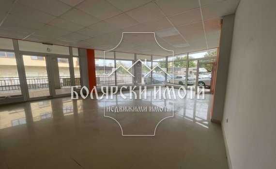 Дава се под наем Магазин в Велико Търново, Бузлуджа - 70 кв.м за 408 € - Снимка #1