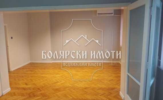 Дава се под наем Офис в Велико Търново, Център - 115 кв.м за 331.5 € - Снимка #1