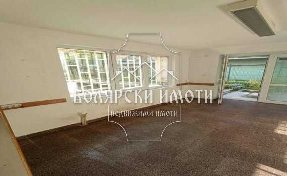 Дава се под наем Офис в Велико Търново, Център - 42 кв.м за 229.5 € - Снимка #1