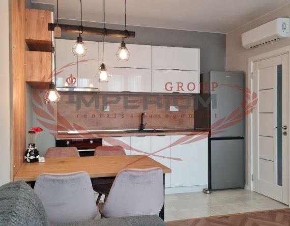 Дава се под наем Двустаен апартамент в Варна, Център - 55 кв.м за 918 € - Снимка #1