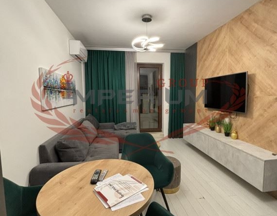 Дава се под наем Двустаен апартамент в Варна, Център - 55 кв.м за 765 € - Снимка #1