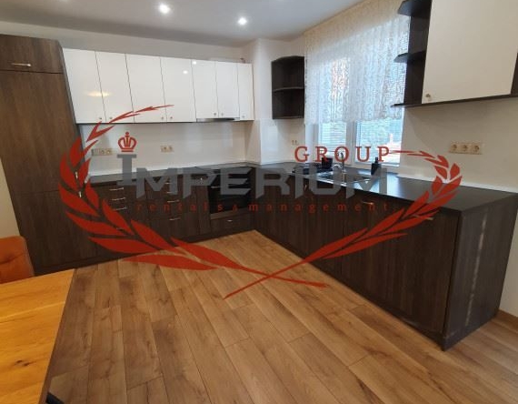 Дава се под наем Двустаен апартамент в Варна, Център - 65 кв.м за 586.5 € - Снимка #1