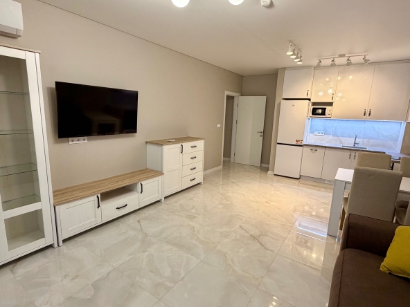 Дава се под наем Двустаен апартамент в Бургас, Братя Миладинови - 83 кв.м за 847.62 € - Снимка #1