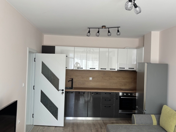 Дава се под наем Двустаен апартамент в Пловдив, Коматево - 60 кв.м за 433.5 € - Снимка #1