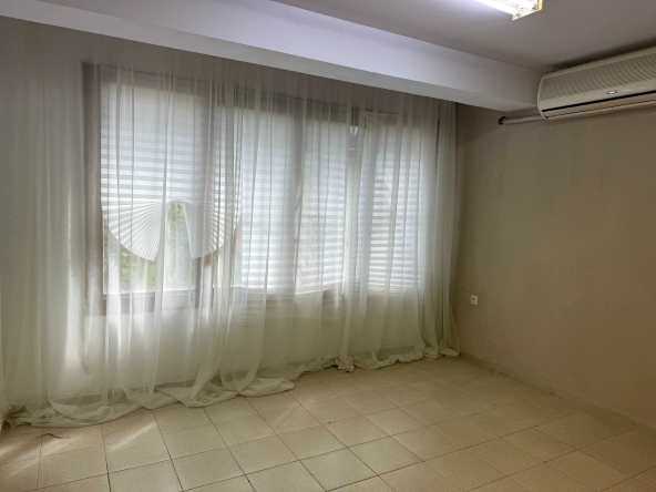 Дава се под наем Офис в Варна, Център - 28 кв.м за 178.5 € - Снимка #1