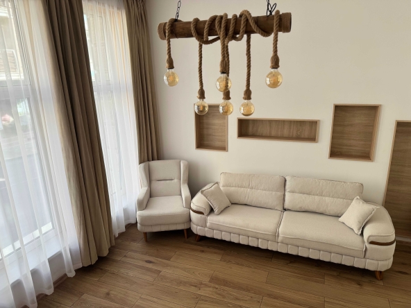 Дава се под наем Двустаен апартамент в Балчик - 40 кв.м за 350 € - Снимка #1