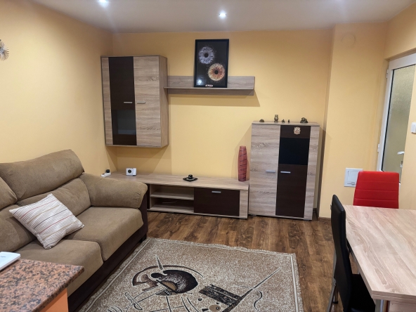 Дава се под наем Едностаен апартамент в Димитровград - 47 кв.м за 193.8 € - Снимка #1