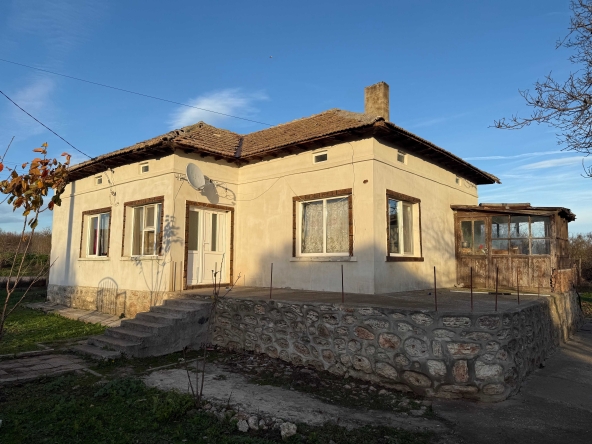Къща в с. Спасово, Област Добрич - 117 кв.м за 140 €/кв.м - Снимка #1