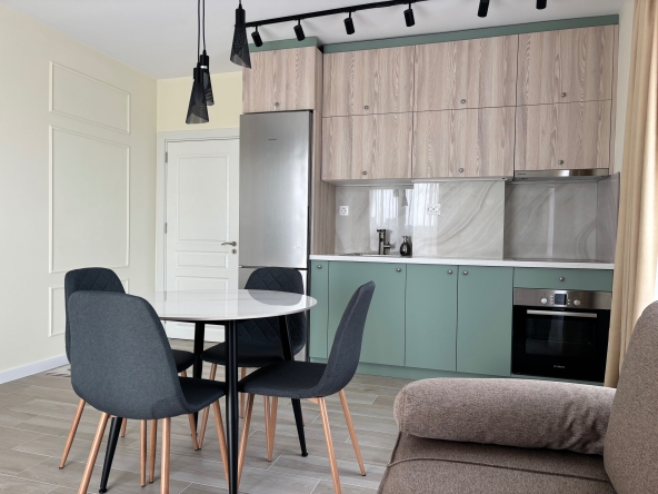 Дава се под наем Двустаен апартамент в Варна, Изгрев - 65 кв.м за 558.45 € - Снимка #1