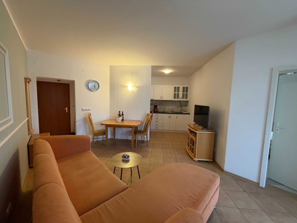 Двустаен апартамент в к.к. Слънчев бряг - 70 кв.м за 598 €/кв.м - Снимка #1