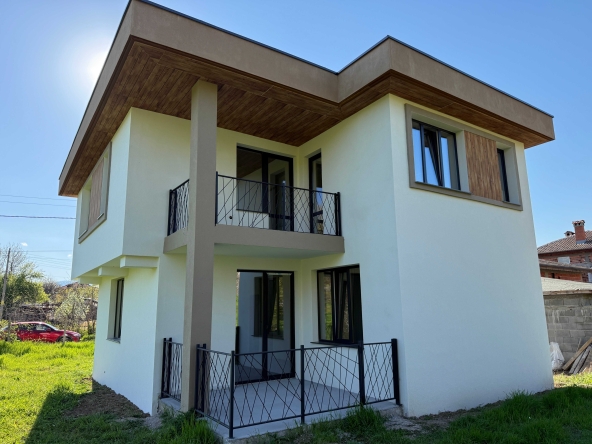 Къща в с. Козаново, Област Пловдив - 170 кв.м за 555 €/кв.м - Снимка #1