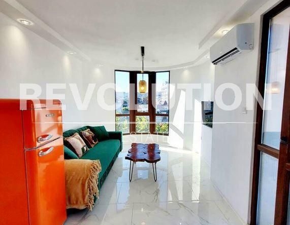 Дава се под наем Двустаен апартамент в Варна, Общината - 70 кв.м за 1097.01 € - Снимка #1