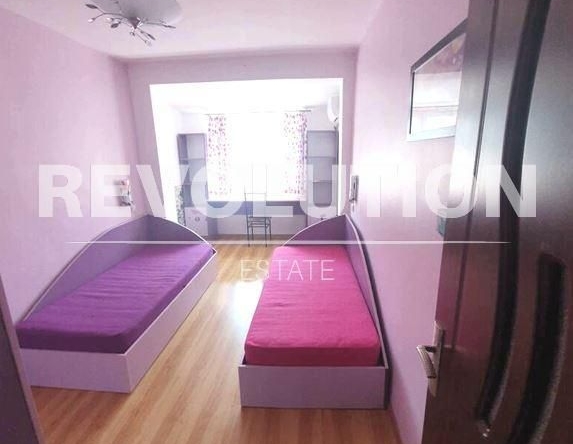 Дава се под наем Тристаен апартамент в Варна, Зимно кино Тракия - 80 кв.м за 450 € - Снимка #1