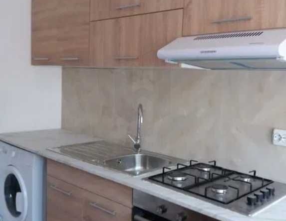 Дава се под наем Едностаен апартамент в Пловдив, Каменица 1 - 27 кв.м за 142.8 € - Снимка #1