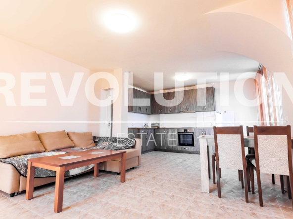 Дава се под наем Тристаен апартамент в Варна, Чайка - 135 кв.м за 625 € - Снимка #1