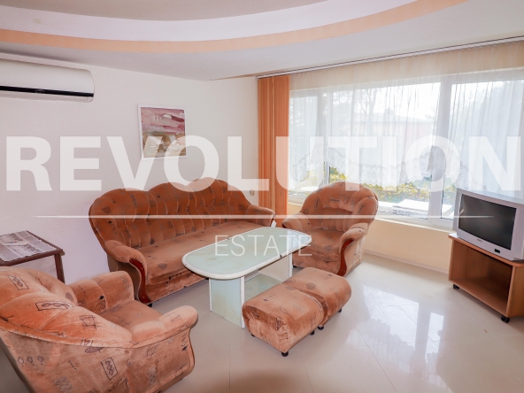 Дава се под наем Етаж от къща в Варна, Бриз - 90 кв.м за 500 € - Снимка #1