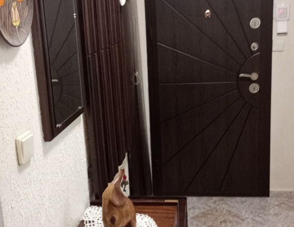 Дава се под наем Тристаен апартамент в Русе, Дружба 3 - 80 кв.м за 97000 € - Снимка #1