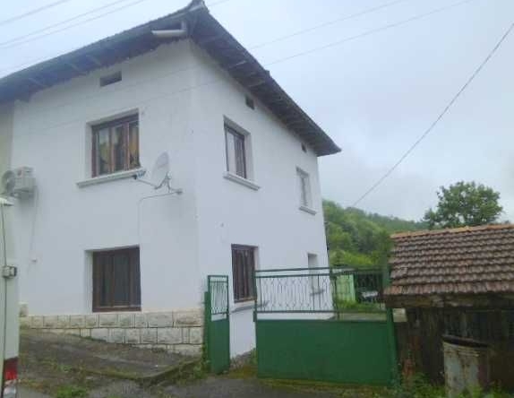 Къща в с. Малък извор, Област Ловеч - 100 кв.м за 180 €/кв.м - Снимка #1