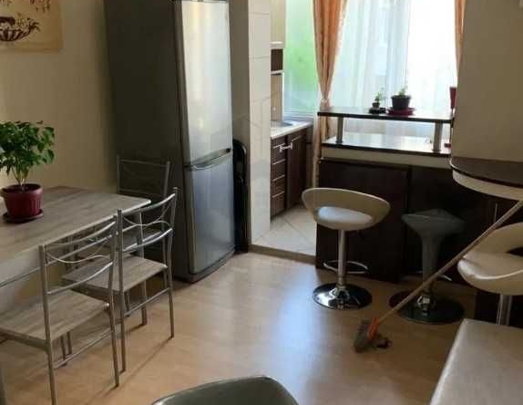 Дава се под наем Двустаен апартамент в Пловдив, Гагарин - 65 кв.м за 204 € - Снимка #1