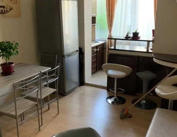 Дава се под наем Двустаен апартамент в Пловдив, Старият град - 65 кв.м за 280.5 € - Снимка #1