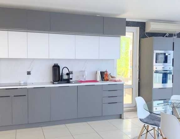 Тристаен апартамент в Поморие - 110 кв.м за 1287 €/кв.м - Снимка #1