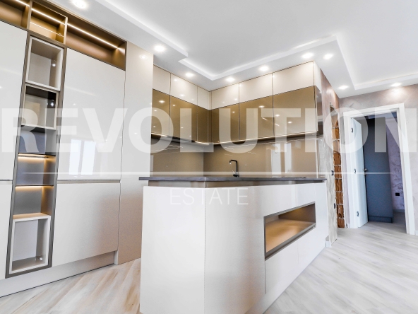 Дава се под наем Двустаен апартамент в Варна, Бриз - 85 кв.м за 1495.83 € - Снимка #1