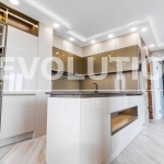 Дава се под наем Двустаен апартамент в Варна, Бриз - 100 кв.м за 1445.85 € - Снимка #1