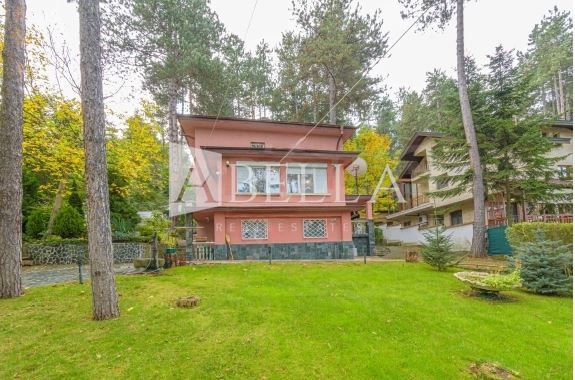 Къща в Банкя - 244 кв.м за 1986 €/кв.м - Снимка #1