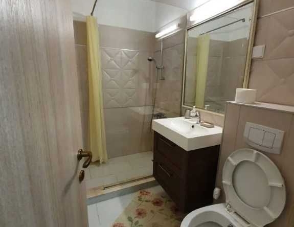 Дава се под наем Едностаен апартамент в Пловдив, Гагарин - 48 кв.м за 153 € - Снимка #1