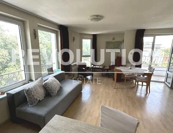 Дава се под наем Тристаен апартамент в Варна, Център - 106 кв.м за 800 € - Снимка #1