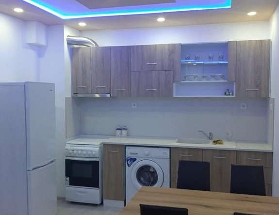 Дава се под наем Тристаен апартамент в Асеновград - 98 кв.м за 513.57 € - Снимка #1