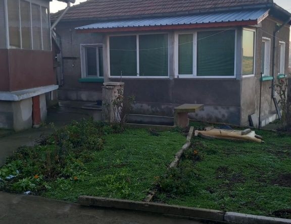 Дава се под наем Къща в Никопол - 60 кв.м за 17850 € - Снимка #1