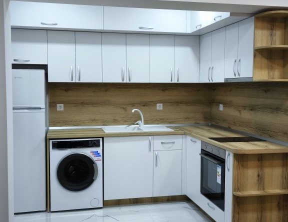 Дава се под наем Четиристаен апартамент в Стара Загора, Център - 104 кв.м за 612 € - Снимка #1