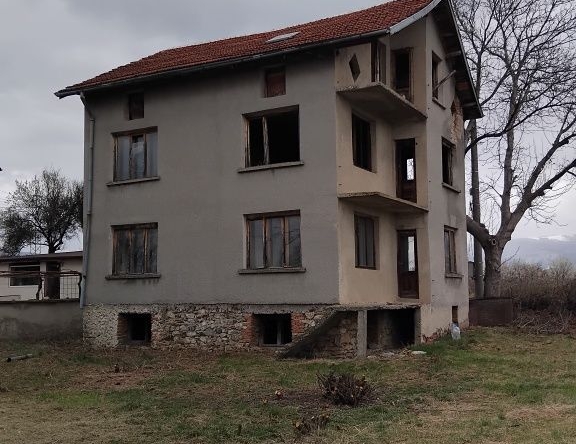 Къща в с. Крайници, Област Кюстендил - 152 кв.м за 453 €/кв.м - Снимка #1