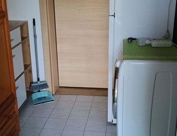 Дава се под наем Едностаен апартамент в Пловдив, Кършияка - 30 кв.м за 239.7 € - Снимка #1