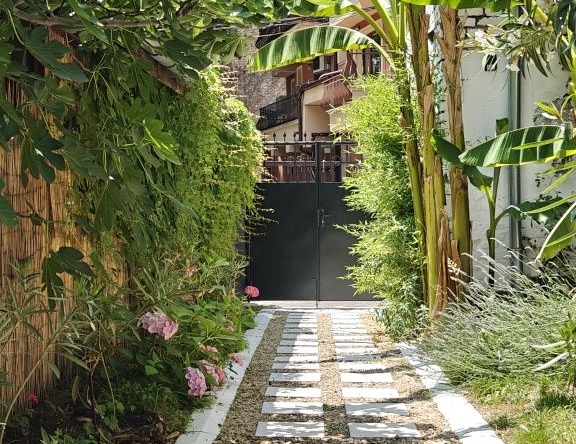 Етаж от къща в Пловдив, Център - 42 кв.м за 3805 €/кв.м - Снимка #1