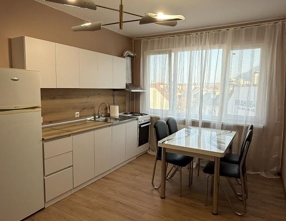 Дава се под наем Двустаен апартамент в Враца, Център - 68 кв.м за 398.82 € - Снимка #1