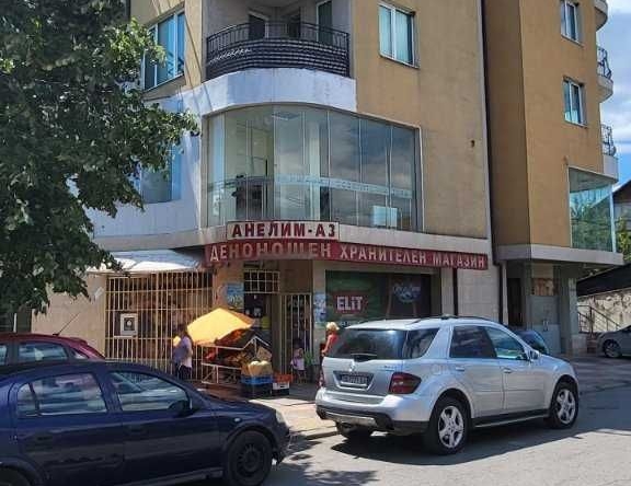 Тристаен апартамент в София, Орландовци - 90 кв.м за 8 €/кв.м - Снимка #1