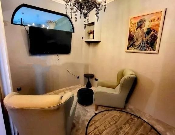 Дава се под наем Тристаен апартамент в София, Център - 80 кв.м за 1500 € - Снимка #1