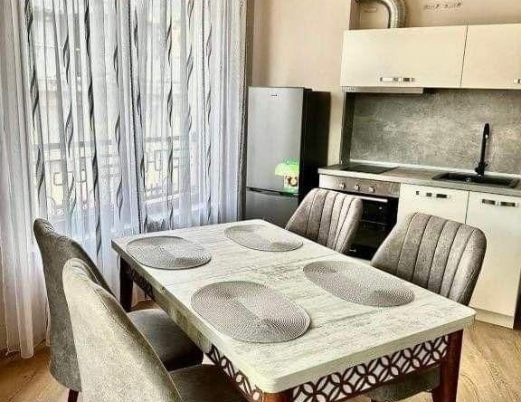Дава се под наем Тристаен апартамент в Варна, Център - 72 кв.м за 850 € - Снимка #1
