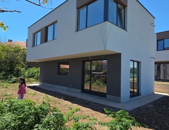 Къща в с. Кичево, Област Варна - 130 кв.м за 1524 €/кв.м - Снимка #1