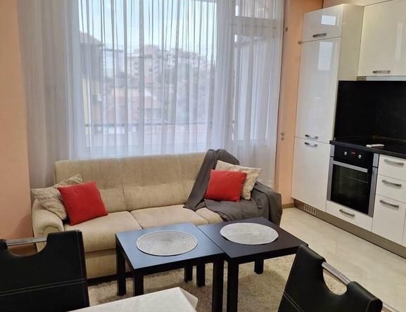 Дава се под наем Тристаен апартамент в Пловдив, Център - 70 кв.м за 500 € - Снимка #1