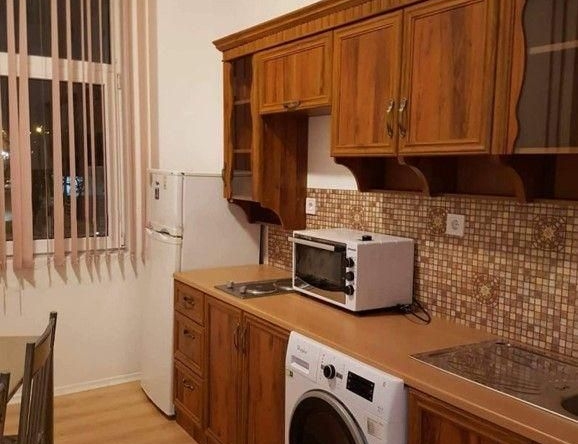 Дава се под наем Тристаен апартамент в София, Център - 100 кв.м за 611.49 € - Снимка #1